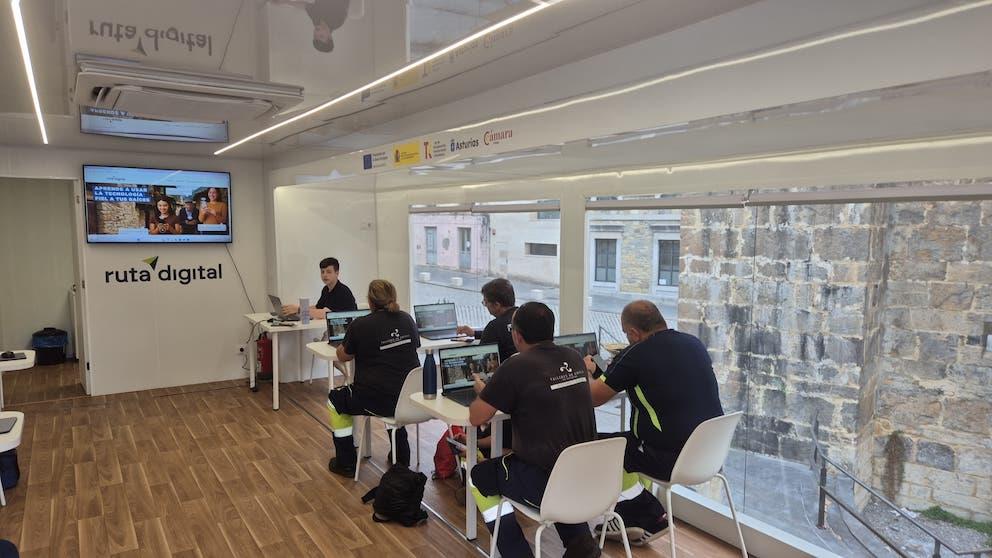 Ruta Digital registra más de 500 matrículas en la primera etapa del Aula Móvil